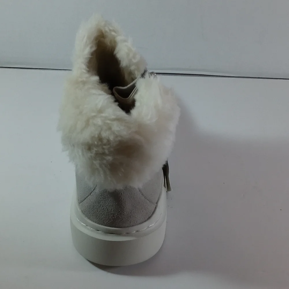 Boot - Picture 3 of 7